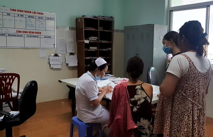 Hiện các bệnh nhân đang được các bác sỹ tích cực theo dõi.