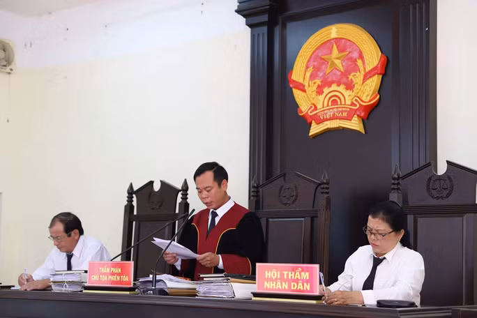 HĐXX vụ án cố ý làm trái quy định của Nhà nước về quản lý kinh tế gây hậu quả nghiêm trọng