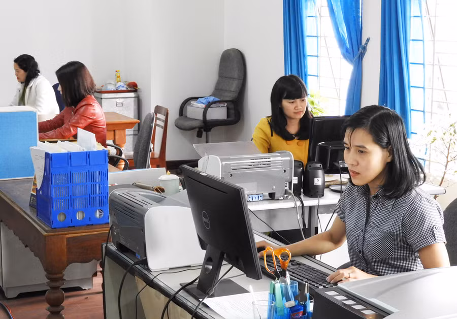  Đẩy mạnh ứng dụng công nghệ thông tin vào công tác lưu trữ điện. Ảnh: Thanh Nhật