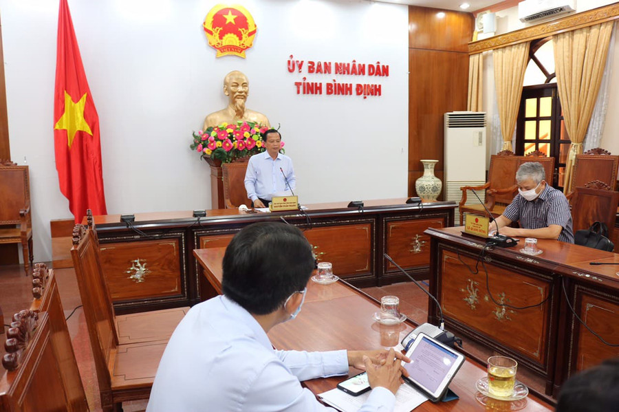 Phó Chủ tịch UBND tỉnh Bình Định Nguyễn Tuấn Thanh chủ trì cuộc họp phòng dịch Covid-19.