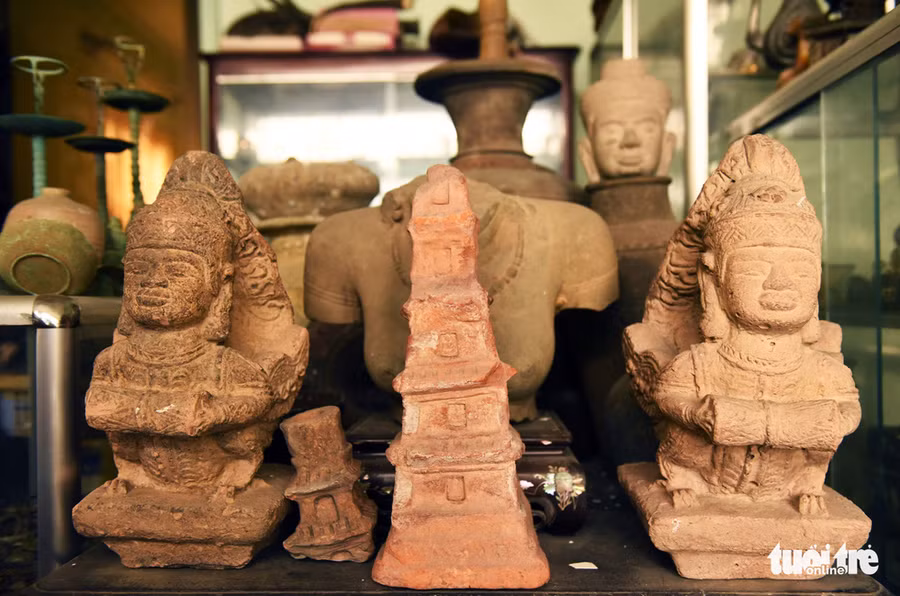  Những món đồ độc đáo được anh trưng bày tại gia - Ảnh: DUYÊN PHAN