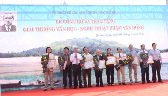  Các tác giả vinh dự nhận Giải thưởng Văn học - Nghệ thuật Phạm Văn Đồng.