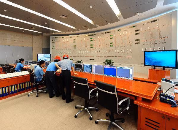 Phòng điều khiển trong đập Tam Hiệp (ảnh: Xinhua)