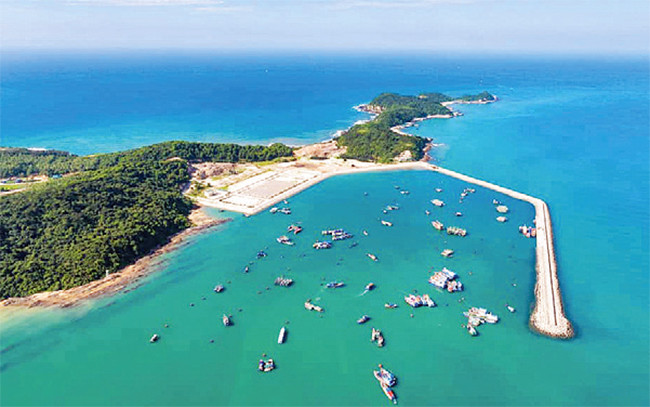 Một góc đảo Cô Tô nhìn từ trên cao.