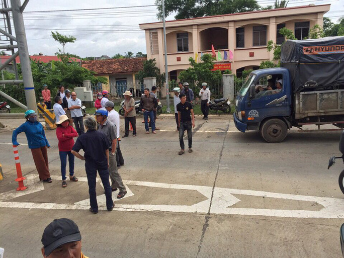 Người dân bức xúc vì đơn vị thi công không bồi thường khi làm hư hỏng nhà cửa