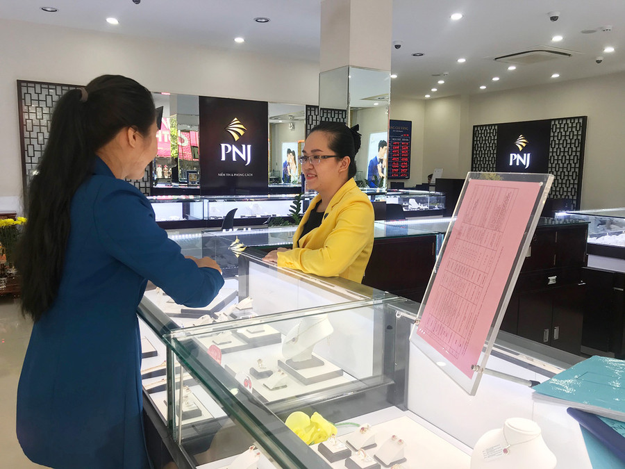Trung tâm Kim hoàn PNJ 504 Hùng Vương-Chi nhánh PNJ Gia Lai. Ảnh: Vũ Thảo Trung tâm Kim hoàn PNJ 504 Hùng Vương-Chi nhánh PNJ Gia Lai. Ảnh: Vũ Thảo