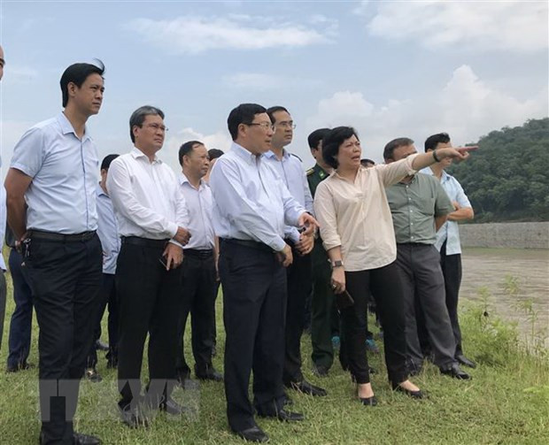 Phó Thủ tướng Phạm Bình Minh thị sát khu vực biên giới thuộc huyện Bát Xát, tỉnh Lào Cai. (Ảnh: Hồng Ninh/TTXVN)