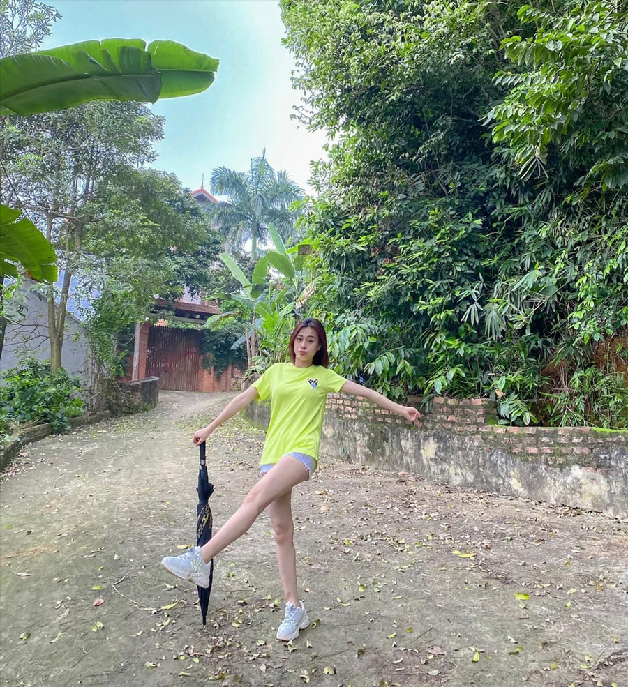 Trên trang Facebook cá nhân, Phương Oanh thường chia sẻ những khoảnh khắc vui vẻ hằng ngày. Ảnh: NVCC.