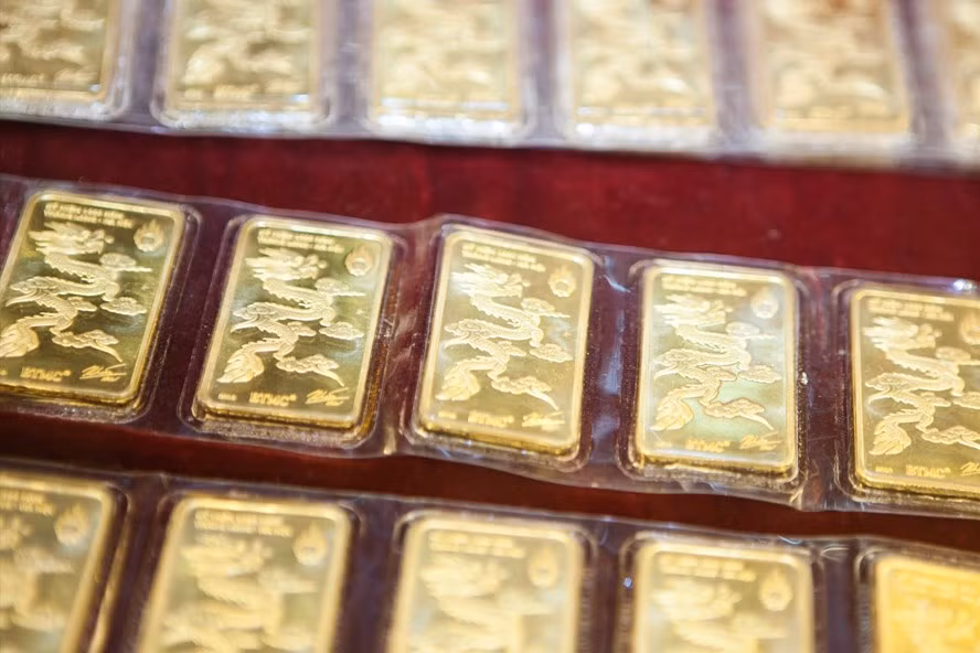 Giá vàng miếng SJC hiện vẫn gần chạm mốc 51 triệu đồng/lượng. Ảnh: H.N