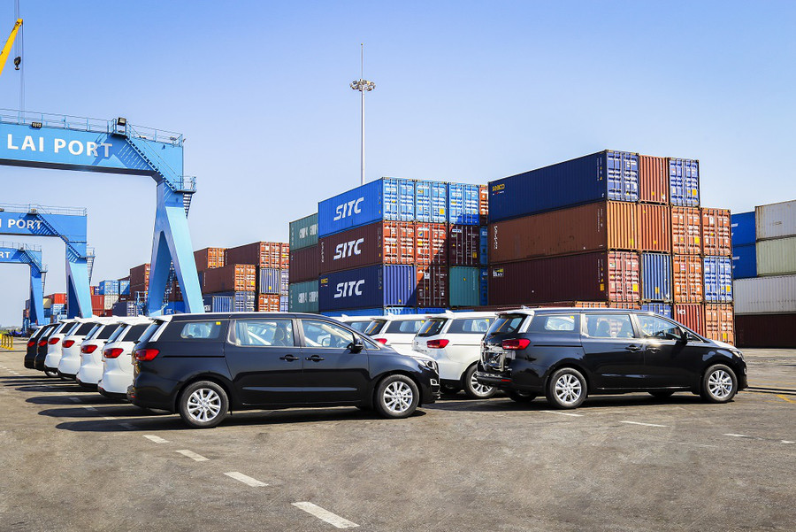 Dòng xe du lịch Kia Grand Carnival mà Thaco Trường Hải xuất sang Thái Lan Nội thất bên trong Kia Grand Carnival sang trọng và có tay lái bên phải theo luật giao thông Thái Lan