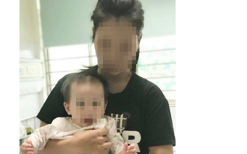 Bệnh nhi đang điều trị tay chân miệng tại Bệnh viện Nhi Trung ương.