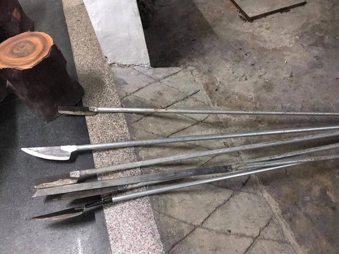 Số hung khí bị lực lượng công an thu giữ ẢNH: NGUYỄN TÚ
