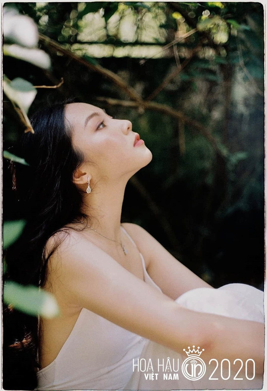 Thủy Tiên mang nét đẹp nhẹ nhàng, trong sáng. Ảnh: Sen Vàng.