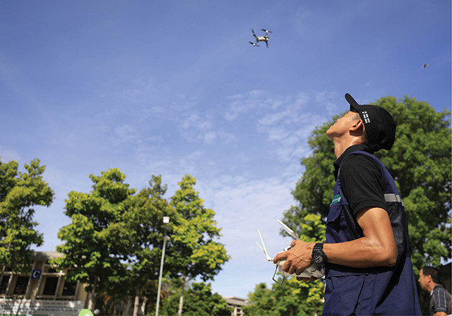 AgriDrone Việt Nam thao tác điều khiển máy bay không người lái tại sự kiện “Huế bay cao cùng nông nghiệp Việt Nam”