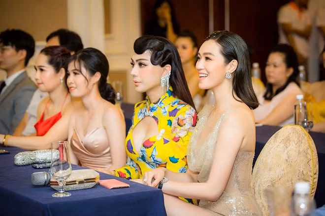 Khánh My và Lâm Khánh Chi thân thiết từ thời tham gia Bước nhảy hoàn vũ 2016 ẢNH: NVCC