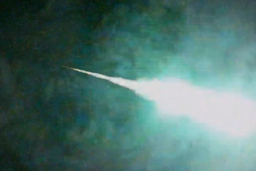 Bức ảnh do Daichi Fujii, nhân viên Bảo tàng thành phố Hiratsuka về sao băng trên bầu trời Tokyo được nhìn thấy từ Hiratsuka, tỉnh Kanagawa hôm 2.7. Ảnh: Kyodo.