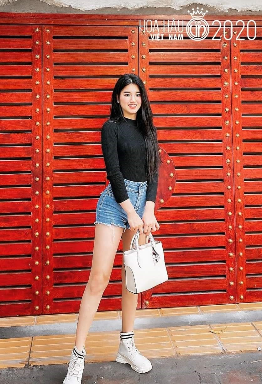 Đặng Phương Nhung (sinh năm 2000) đến từ Tuyên Quang, hiện là sinh viên của Trường đại học Tài chính - Ngân hàng Hà Nội. Ảnh: Sen Vàng.