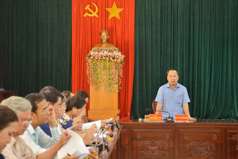 Đồng chí Châu Ngọc Tuấn-Phó Bí thư Tỉnh ủy đại diện Tổ công tác chỉ đạo nhiều nội dung quan trọng tại buổi làm việc. Ảnh: Phương Linh