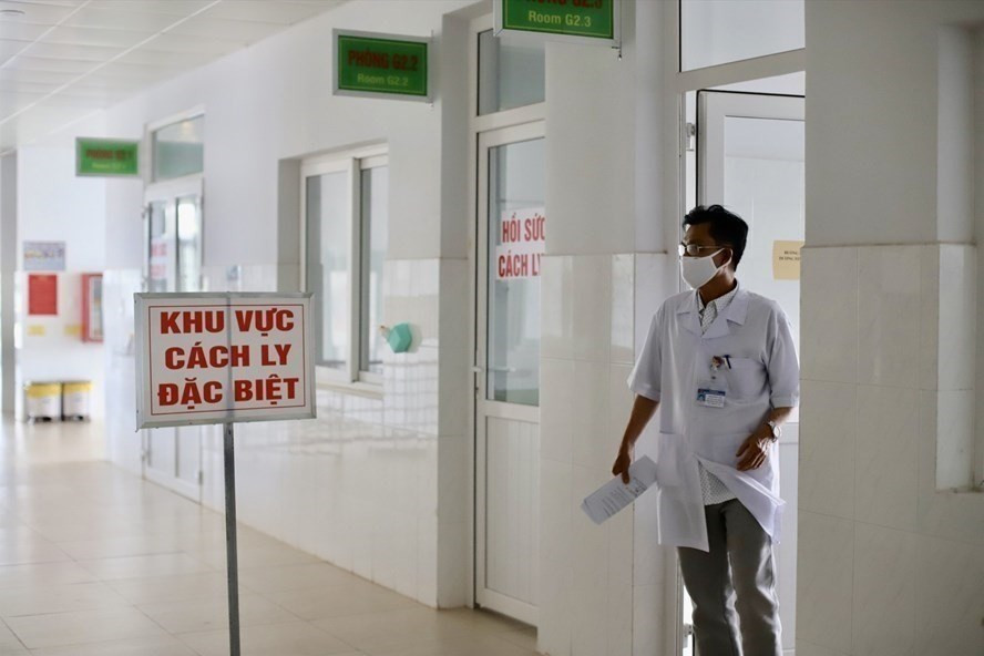 Tập trung điều trị cho bệnh nhân mắc COVID-19. Ảnh: Hữu Long. Tập trung điều trị cho bệnh nhân mắc COVID-19. Ảnh: Hữu Long.