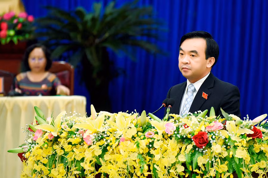 Phó Chủ tịch Thường trực HĐND tỉnh Đặng Phan Chung phát biểu bế mạc kỳ họp. Ảnh: Đức Thụy