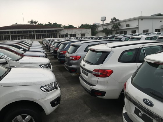 Theo Tổng cục Hải quan, lượng ô tô nhập về trong tháng 6-2020 chỉ bằng 44,5% so với tháng trước. Ảnh: VĂN PHÚC Theo Tổng cục Hải quan, lượng ô tô nhập về trong tháng 6-2020 chỉ bằng 44,5% so với tháng trước. Ảnh: VĂN PHÚC