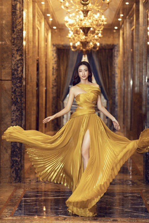 "Mỹ nhân Cao Bằng chân dài 1m22" khoe thần thái đẹp tựa nữ thần khi diện váy lệch vai, xẻ cao bất tận.