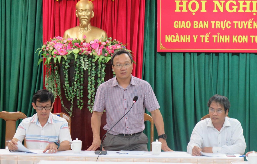 Ông Khuất Việt Hùng làm việc với các ban, ngành tỉnh Kon Tum. Ảnh: Dư Toán/TTXVN