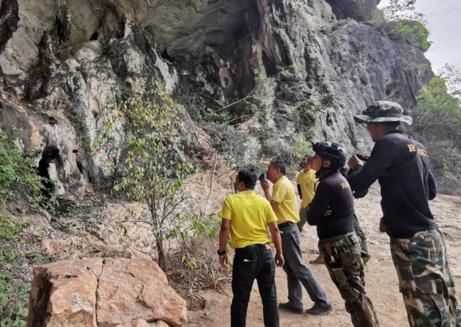 Theo Asiaone, bộ tranh cổ vô giá mới được phát hiện tại Công viên quốc gia vịnh Phang Nga vào thứ Sáu tuần trước (24/7). Theo Asiaone, bộ tranh cổ vô giá mới được phát hiện tại Công viên quốc gia vịnh Phang Nga vào thứ Sáu tuần trước (24/7).