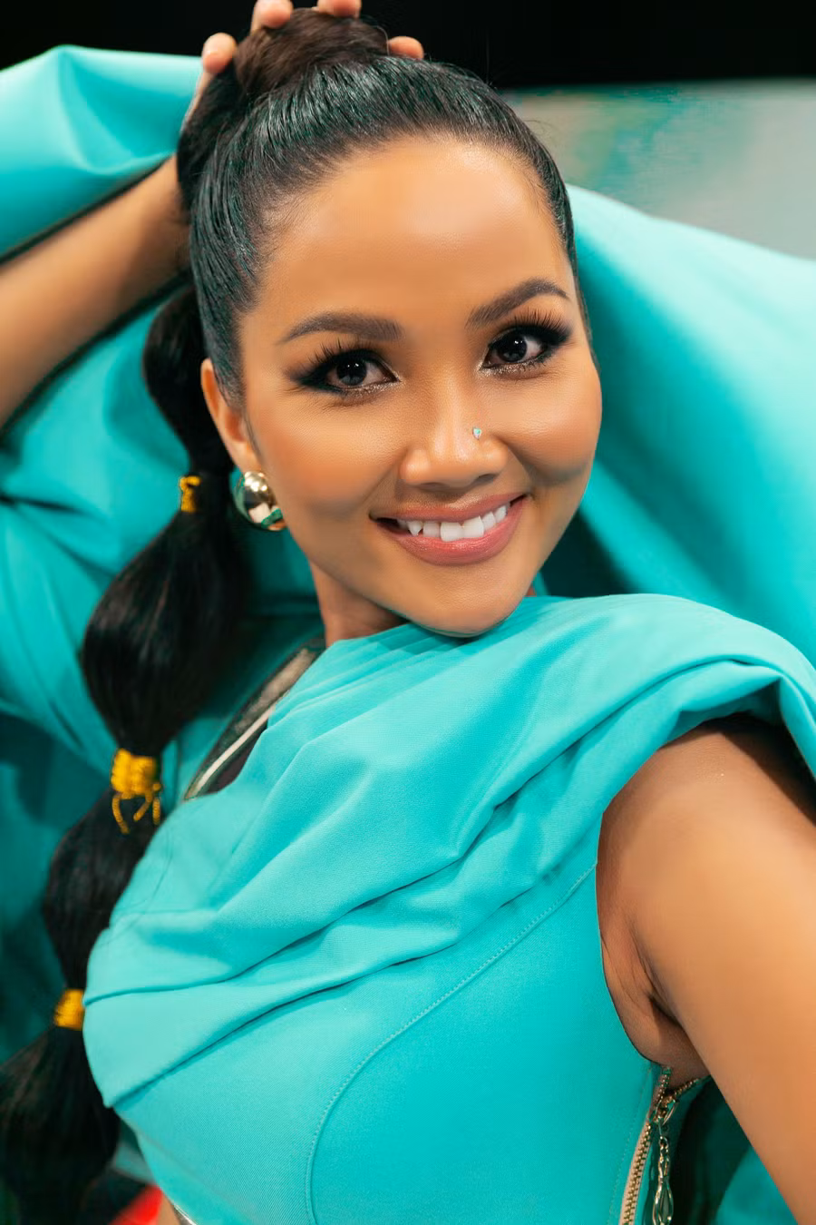 HHen Niê luôn chinh phục mọi phong cách thời trang.