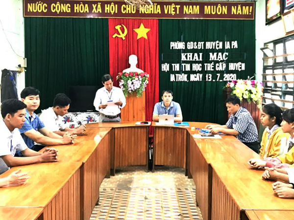 Khai mạc hội thi tin học trẻ. Ảnh: Hoàng Hiền