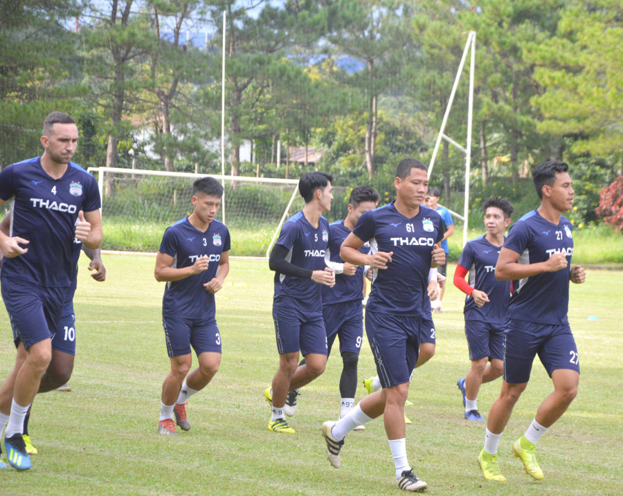 Tiền đạo Nguyễn Anh Đức (số 61) trong màu áo HAGL. Ảnh: Hồng Thủy 