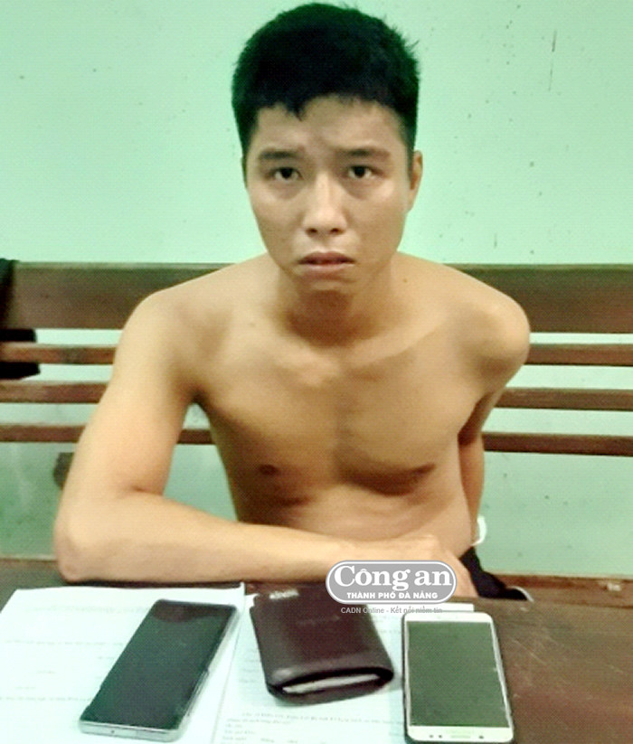Đối tượng Lê Hồng Phúc và tang vật vụ trộm. Đối tượng Lê Hồng Phúc và tang vật vụ trộm.