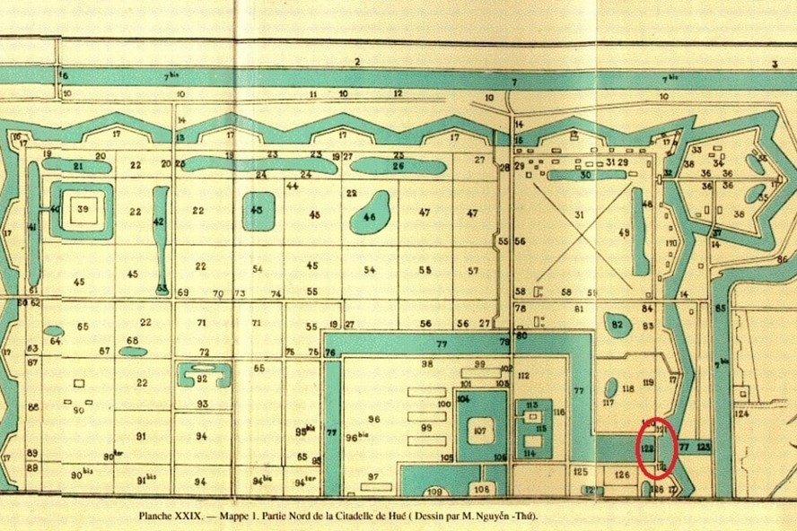  Bản đồ BAVH 1933, điểm 121: Cửa Tả và Cửa Hữu của Đông Thành Thủy Quan theo miêu tả của Cadièrre, chính là 2 pháo môn đã được trung tá Colonel Ardant du Picq khảo tả trong bài 