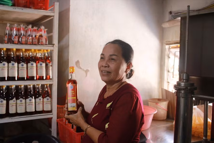 Nước mắm Hồng Hương là 1 trong 5 sản phẩm được Đà Nẵng công nhận lần này. Ảnh: Thuỳ Trang