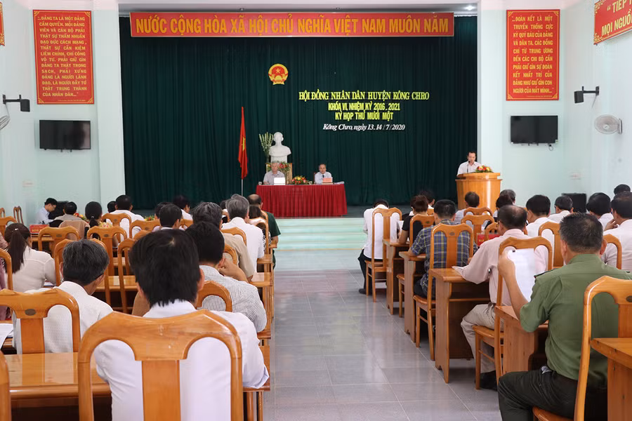 Quang cảnh kỳ họp thứ Mười một, khóa VI, nhiệm kỳ 2016-2021, HĐND huyện Kông Chro. Ảnh: Ngọc Minh