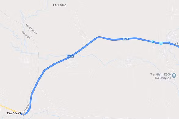Vị trí đoạn quốc lộ 1A chạy qua xã Tân Đức, huyện Hàm Tân, Bình Thuận - nơi xảy ra vụ tai nạn giao thông đặc biệt nghiêm trọng rạng sáng nay 21-7.