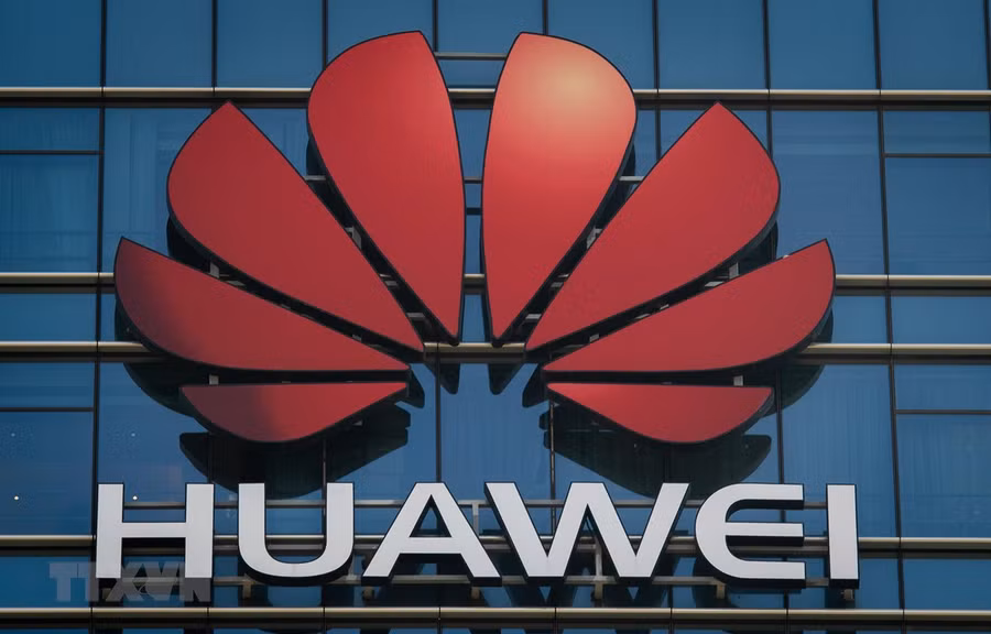 Biểu tượng của Tập đoàn công nghệ Huawei tại trụ sở tập đoàn ở Quảng Đông, Trung Quốc. Ảnh: AFP/TTXVN