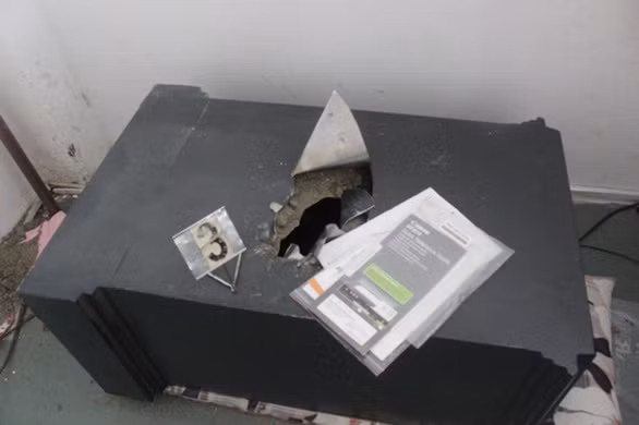 Tuấn Anh cũng thực hiện vụ đột nhập văn phòng công chứng, phá két sắt lấy đi tiền, vàng, USD trị giá 3,7 tỉ đồng - Ảnh: MẠNH TRƯỜNG