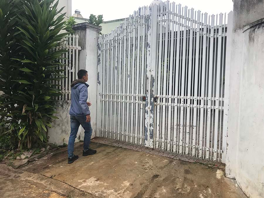  Những ngày qua nhiều người đã đến nhà bà Thương tìm hỏi về số tiền cho vay nhưng không gặp. Ảnh: V.N