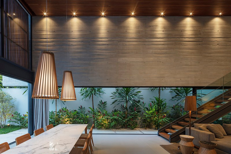 Gỗ đã được sử dụng để tăng thêm sự quyến rũ và ấm cúng, đôi khi nó còn có chức năng cách nhiệt. Gỗ đã được sử dụng để tăng thêm sự quyến rũ và ấm cúng, đôi khi nó còn có chức năng cách nhiệt.