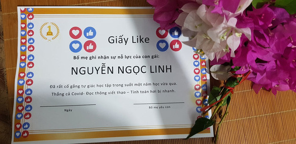 "Giấy like" của Ngọc Linh được bố mẹ nhận xét rất chi tiết từ kỹ năng đến thói quen của bé "Giấy like" của Ngọc Linh được bố mẹ nhận xét rất chi tiết từ kỹ năng đến thói quen của bé