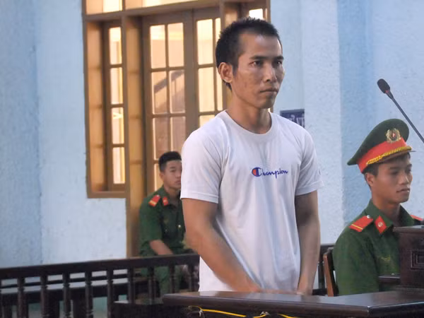Bị cáo Tlueng đã bị tuyên phạt 8 năm tù giam về tội Giết người. Ảnh: Lê Văn Ngọc 