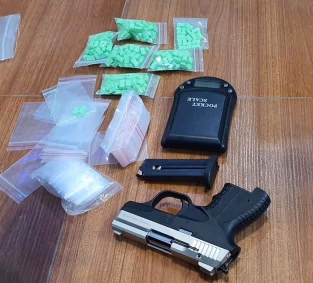 Đối tượng Lê Thanh Tùng bị trinh sát Đội 2 do Thiếu tá Đỗ Tiến Dũng chỉ huy khống chế ngay trên ô-tô và tang vật vụ án.