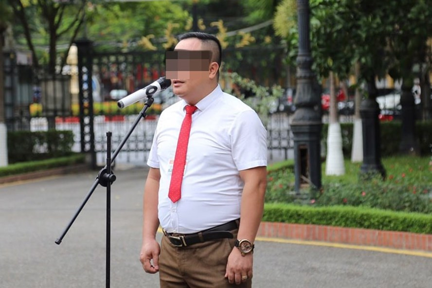 Chuyên viên UBND TP Hải Phòng Nguyễn Đình Biên vừa cơ quan công an bị bắt giam. Ảnh: CTV