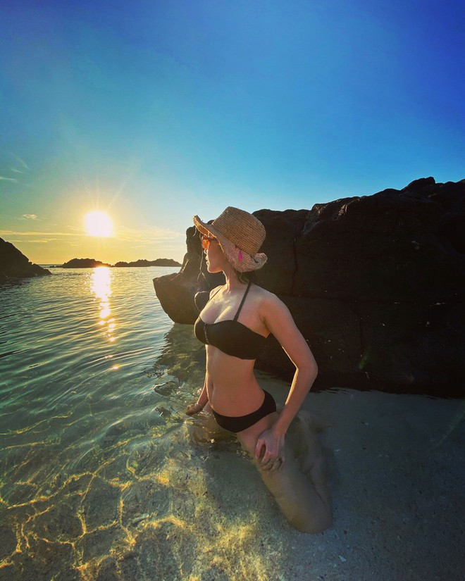 Với loạt hình mới này, nhiều người gật gù công nhận Diệu Nhi ngoài vẻ tưng tửng, hài hước ra cũng cực kì quyến rũ và sắc nét ẢNH: INSTAGRAM NV