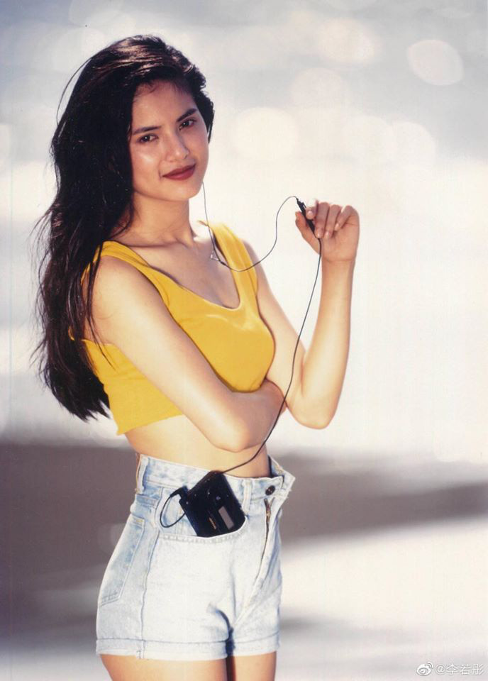 Hình ảnh hiếm hoi được chụp cách đây 30 năm chứng minh nhan sắc xinh đẹp của Lý Nhược Đồng khó mỹ nhân nào sánh bằng.