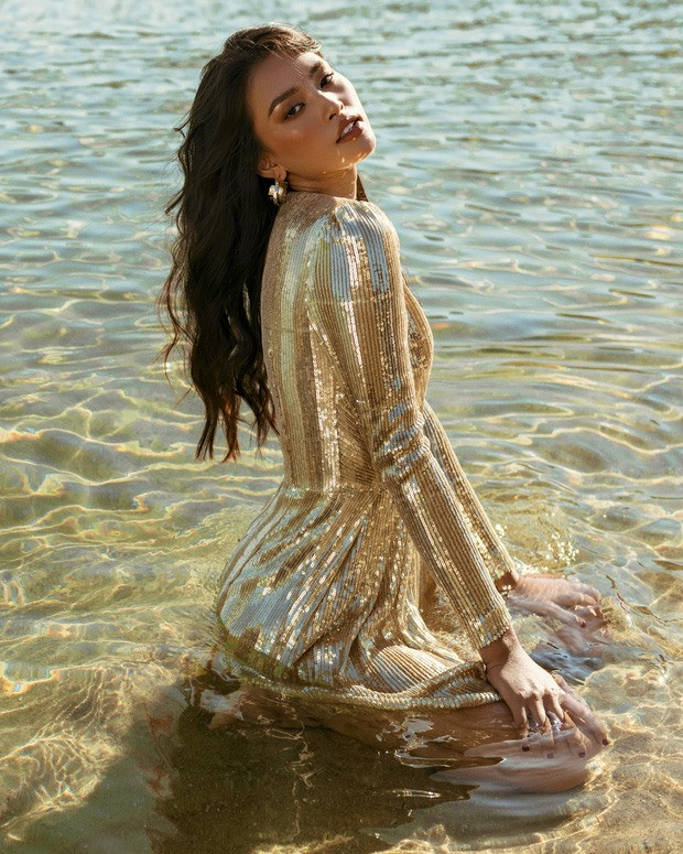  Không giống với những Hoa hậu Việt Nam trước đây, Tiểu Vy không có một làn da trắng muốt, thay vào đó sở hữu làn da ngăm khoẻ khoắn. Ảnh: Huỳnh Trí Nghĩa. 