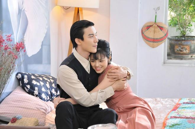 Yeye Nhật Hạ cùng bạn diễn Đăng Dũng Bino trong phim Yêu trong đau thương ẢNH: BTC