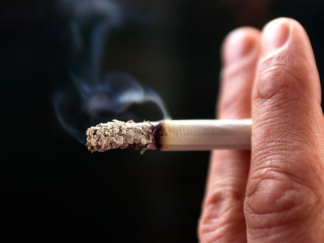 Thuốc lá từ lâu đã được xem là tác nhân nguy hiểm làm tăng nguy cơ tử vong do ung thư, bao gồm cả ung thư vú. Ảnh minh họa: SHUTTERSTOCK