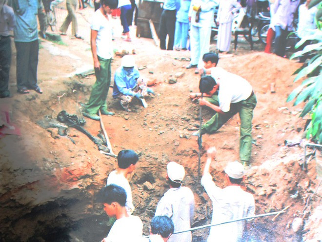 Đào hài cốt liệt sĩ sau khi liệt sĩ báo mộng tại Quảng Trị ẢNH CHỤP LẠI TƯ LIỆU